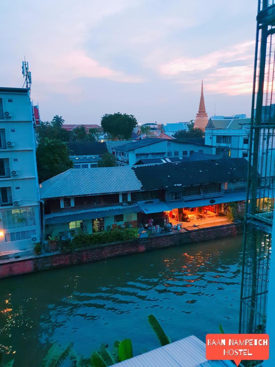 Baan Nampetch Hostel Bangkok Ngoại thất bức ảnh